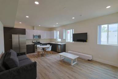Main picture of 1189 W 37th Pl