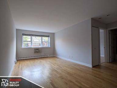 Main picture of 625 W Wrightwood Ave Apartments