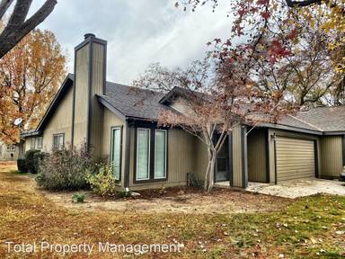 Main picture of 2550 E Tulare Ave