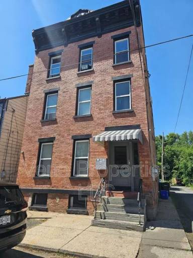 Main picture of 5 Marshall St