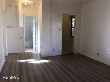 Main picture of 746 1/2 N Ridgewood Pl
