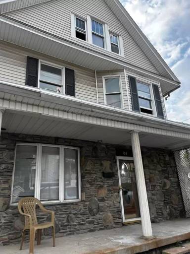 Main picture of 107 Wyoming St