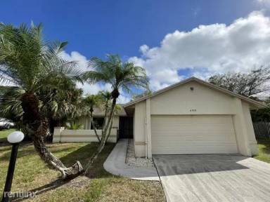 Main picture of 4108 NW 1st St