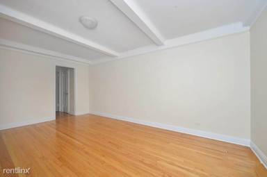 Main picture of 25 E 10th St