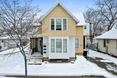 Main picture of 120 E Spring St