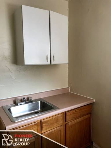 Main picture of 550-60 W Aldine Ave