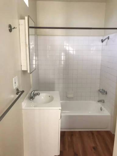 Main picture of 1952 W 39th St