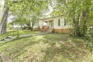 Main picture of 1366 Ross St