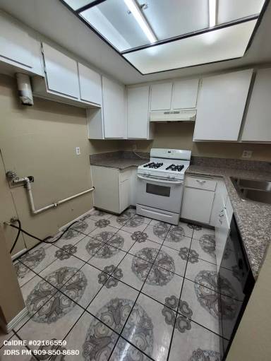 Main picture of 959 S Mountain Ave