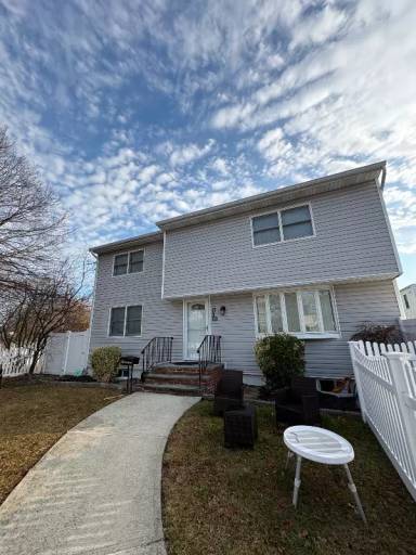Main picture of 17 W Zoranne Dr