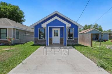 Main picture of 620 E Llano Grande St