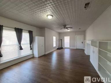 Main picture of 1405 Moore St