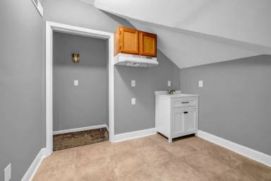 Main picture of 978 Hank Aaron Dr SE