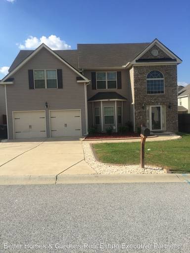 Main picture of 2806 Huntcliffe Dr