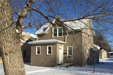 Main picture of 239 3rd Ave SE