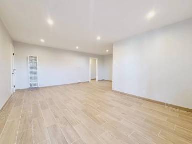 Main picture of 1819 S Manhattan Pl