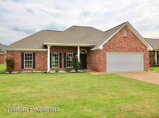 Main picture of 410 Poplar Blvd