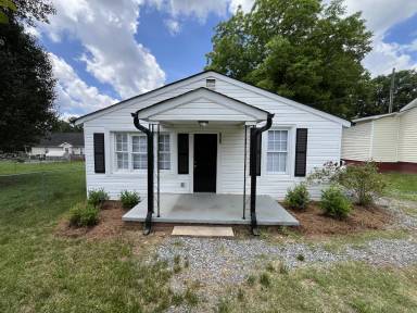 Main picture of 623 Central Dr NW