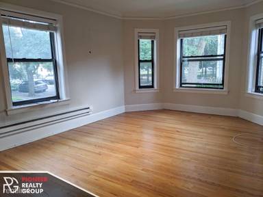 Main picture of 2327 N Rockwell St