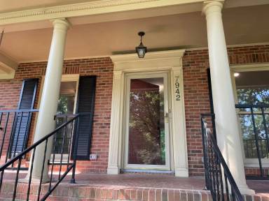 Main picture of 7942 Lake Vista Dr