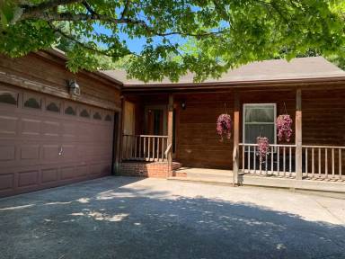 Main picture of 1101 Horse Shoe Ln