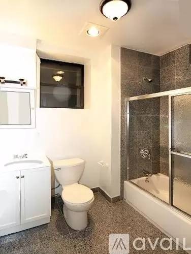 Main picture of 324 E 52nd St