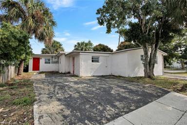 Main picture of 1160 W 26th Ct