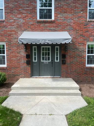 Main picture of 903 E Lytle St
