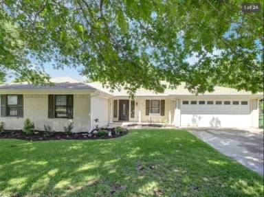 Main picture of 1218 Ridgewood Cir