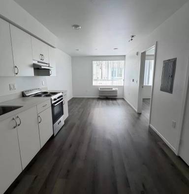 Main picture of 4238 S Western Ave