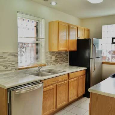 Main picture of 4354 S Drexel Blvd