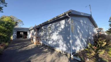 Main picture of 1460 S Columbia St