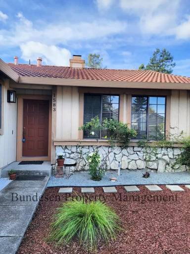 Main picture of 1583 Henry Way