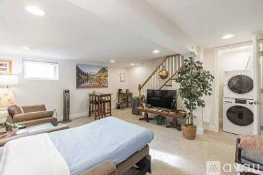 Main picture of 208 E Glebe Rd