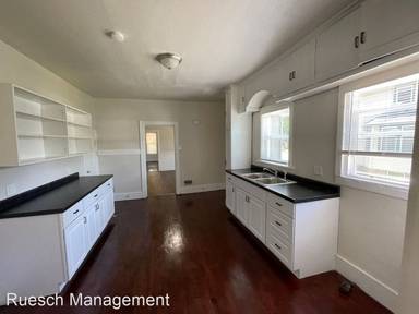 Main picture of 1139 E Walnut St