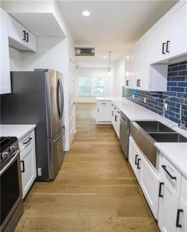 Main picture of 302B Moore Blvd