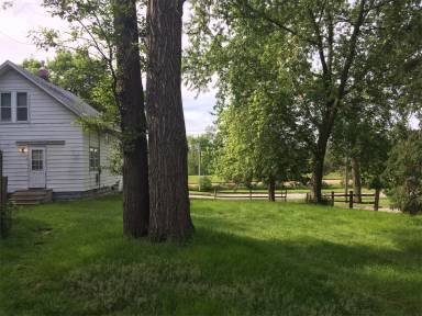 Main picture of 208 Lindale Ave