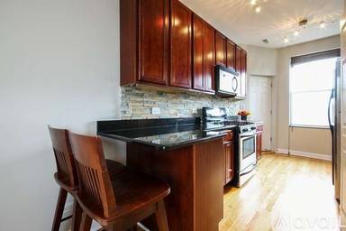 Main picture of 2006 N Spaulding Ave