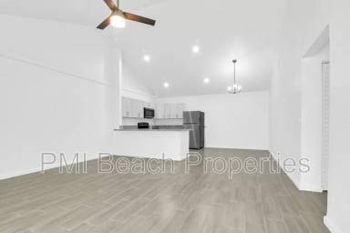 Main picture of 13976 Folkestone Cir