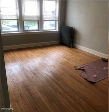 Main picture of 5955 S Sacramento Ave