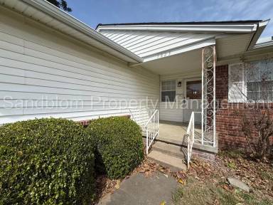 Main picture of 5823 E 23rd St