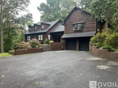 Main picture of 136 Blossom Dr