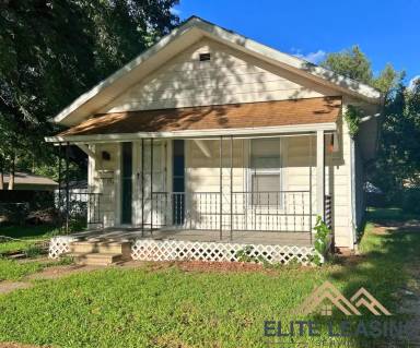 Main picture of 934 NE Oakland Ave