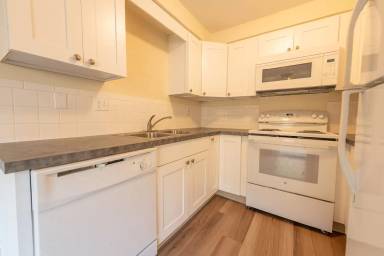 Main picture of 15500 SE East Ave