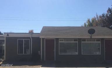 Main picture of 690 SW 9th St