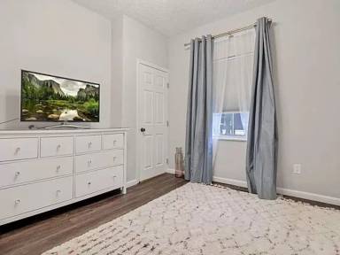 Main picture of 365 Saint Clair Ave