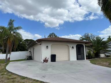 Main picture of 935 Everest Rd