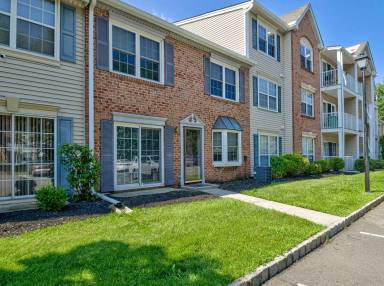 Main picture of 96 Versailles Ct
