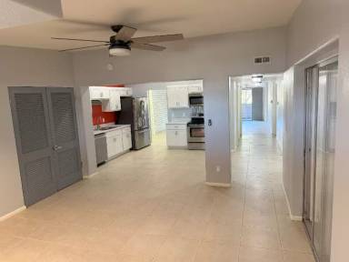 Main picture of 10 W Northern Ave