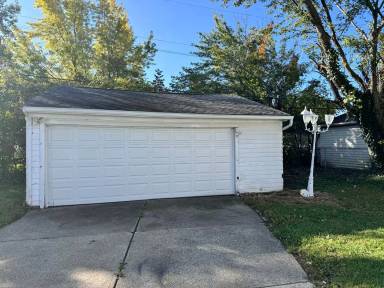 Main picture of 20400 S Lake Shore Blvd